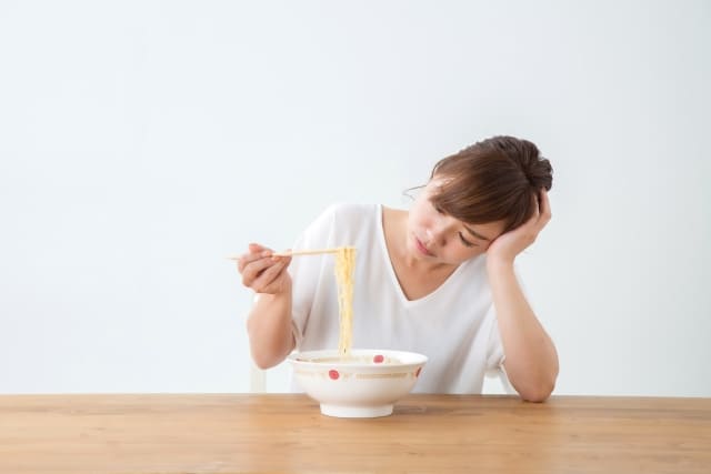 食事をしようとすると吐き気｜食事前に気持ち悪くなる嘔吐恐怖症の仕組み