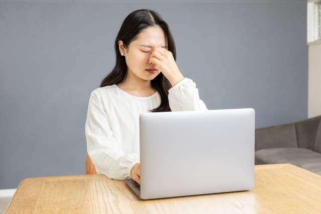 首肩コリからくるめまいは更年期で悪化する｜頚性めまいの原因と鍼灸での治し方
