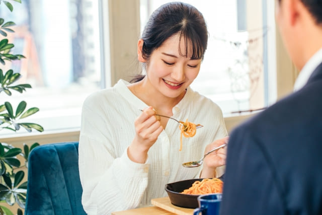 外食で吐き気や気持ち悪さが出る｜会食恐怖症の原因と鍼灸での治し方