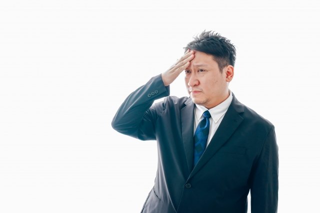 春に手汗や冷や汗が増える｜自律神経が乱れやすいメカニズム