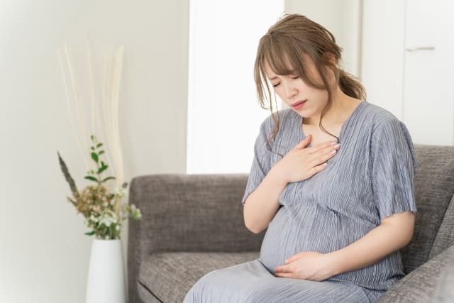 外出中のつわりが怖い｜妊娠中のパニック障害の原因と鍼灸での治し方