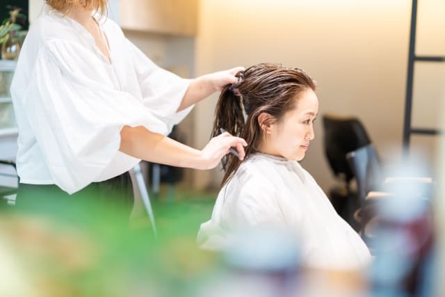 美容室で息苦しくなるのはなぜ？狭い空間で不安やパニックが起きる原因