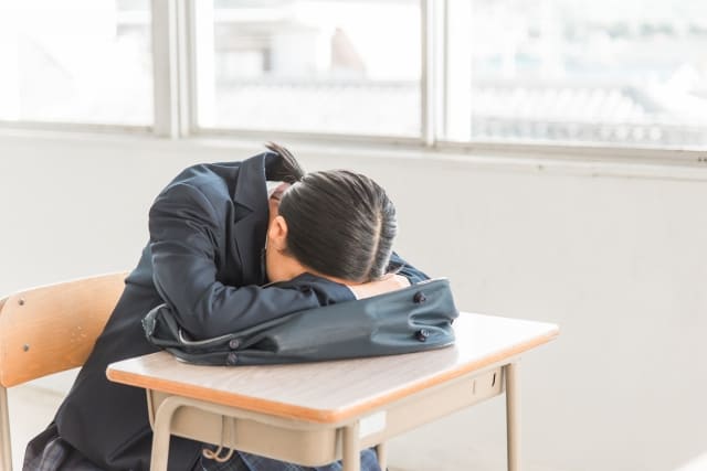 午前中だけ体調が悪い｜起立性調節障害で朝動けない理由を解説